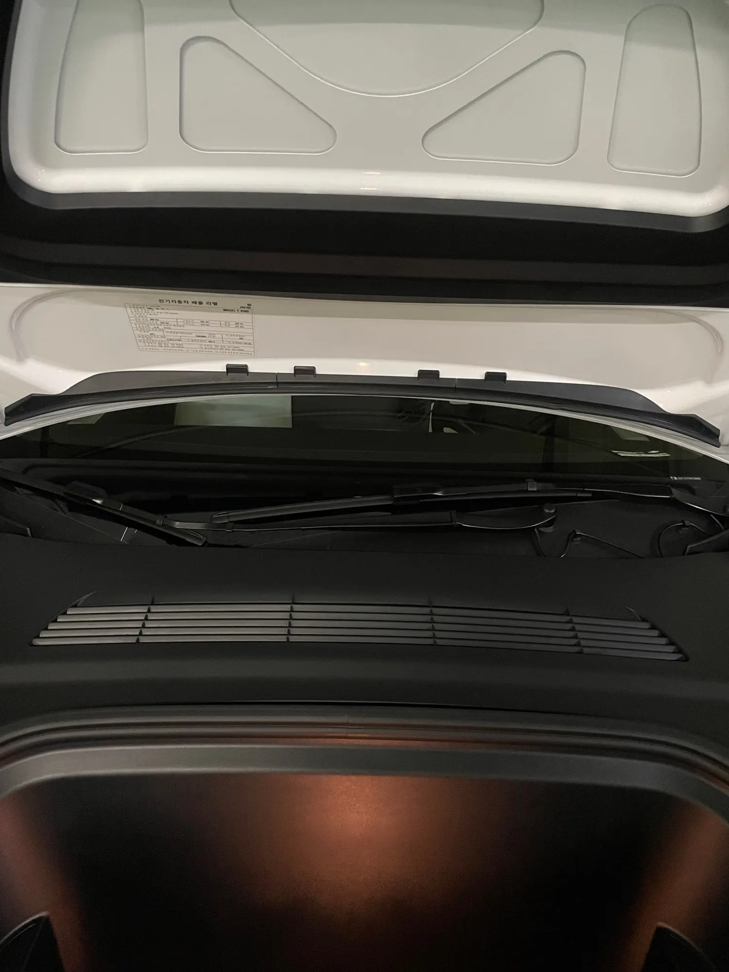 Teslahubs™ Frunk Guard: Leakage and Dust Protection customer photo