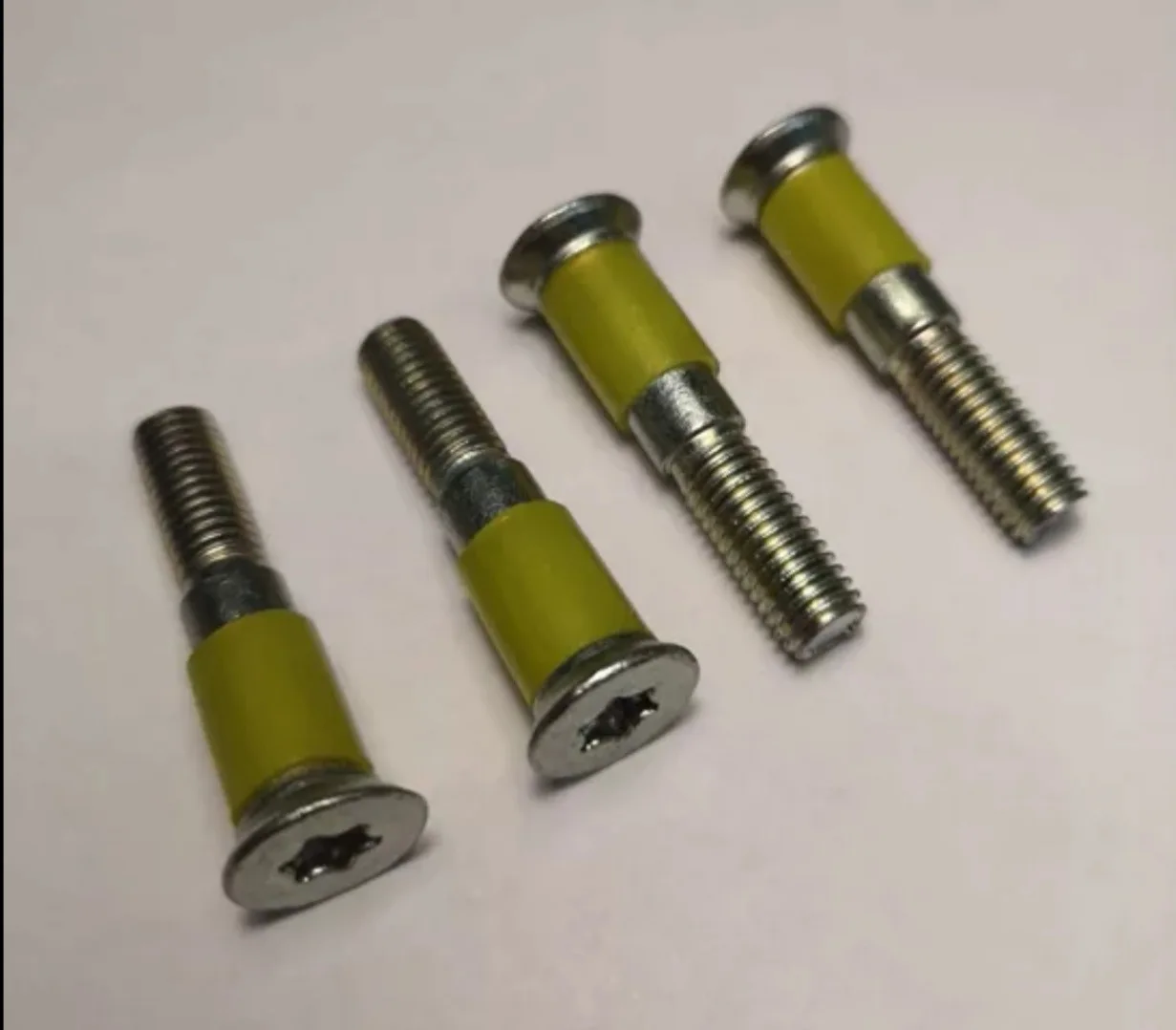 болт петли двери 2114. винт крепления замка 2110. болт замка двери дэу нексия. стяжка винтовая apecs scr-m6-60(20)-ni 2 шт. винт дверного замка.