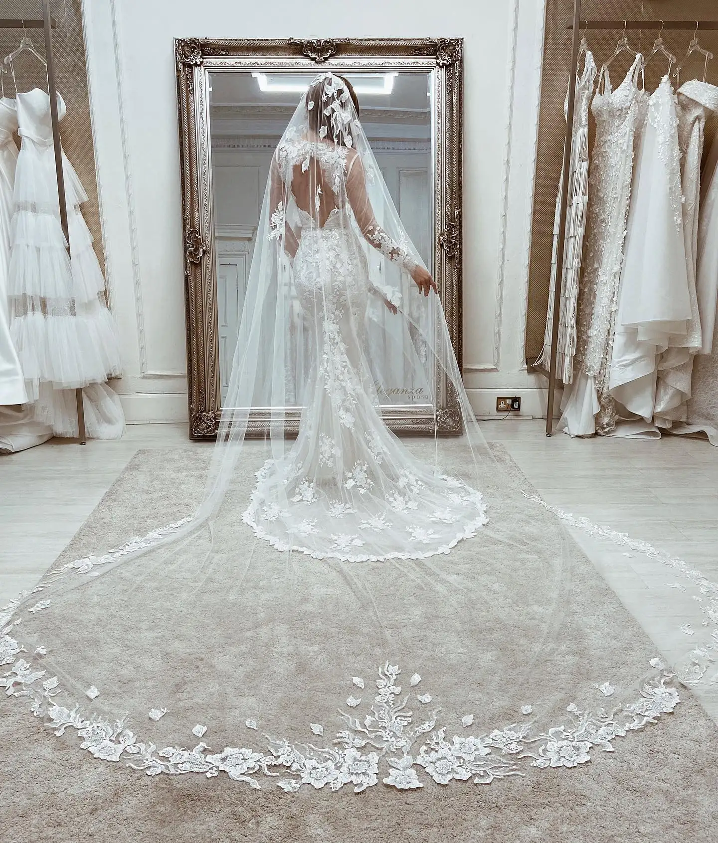 https://ae01.alicdn.com/kf/Aad35c0fcb55640c291586e6b084c1b63f/Tulle-Bridal-Veil-3m-Long-Wedding-Veil-1T-One-Layer-Lace-Appliqued-Cathedral-Length-Veils-for.jpg