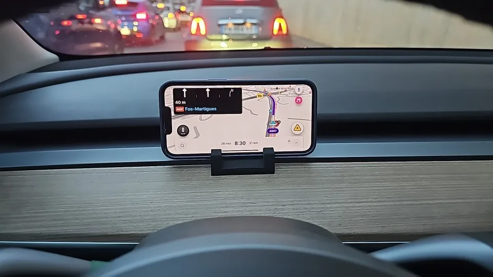 Teslahubs™ Silicon Dashboard Phone Holder customer photo