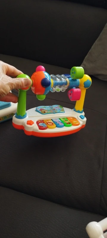 Musical Keyboard Toy Rotating Music Lights Sound for Toddlers, Random Color photo review
