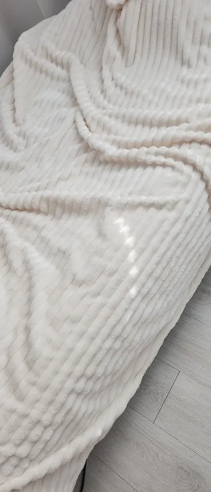 VelvetComfort – Kuschelige Luxusdecke für stilvolle Wärme photo review