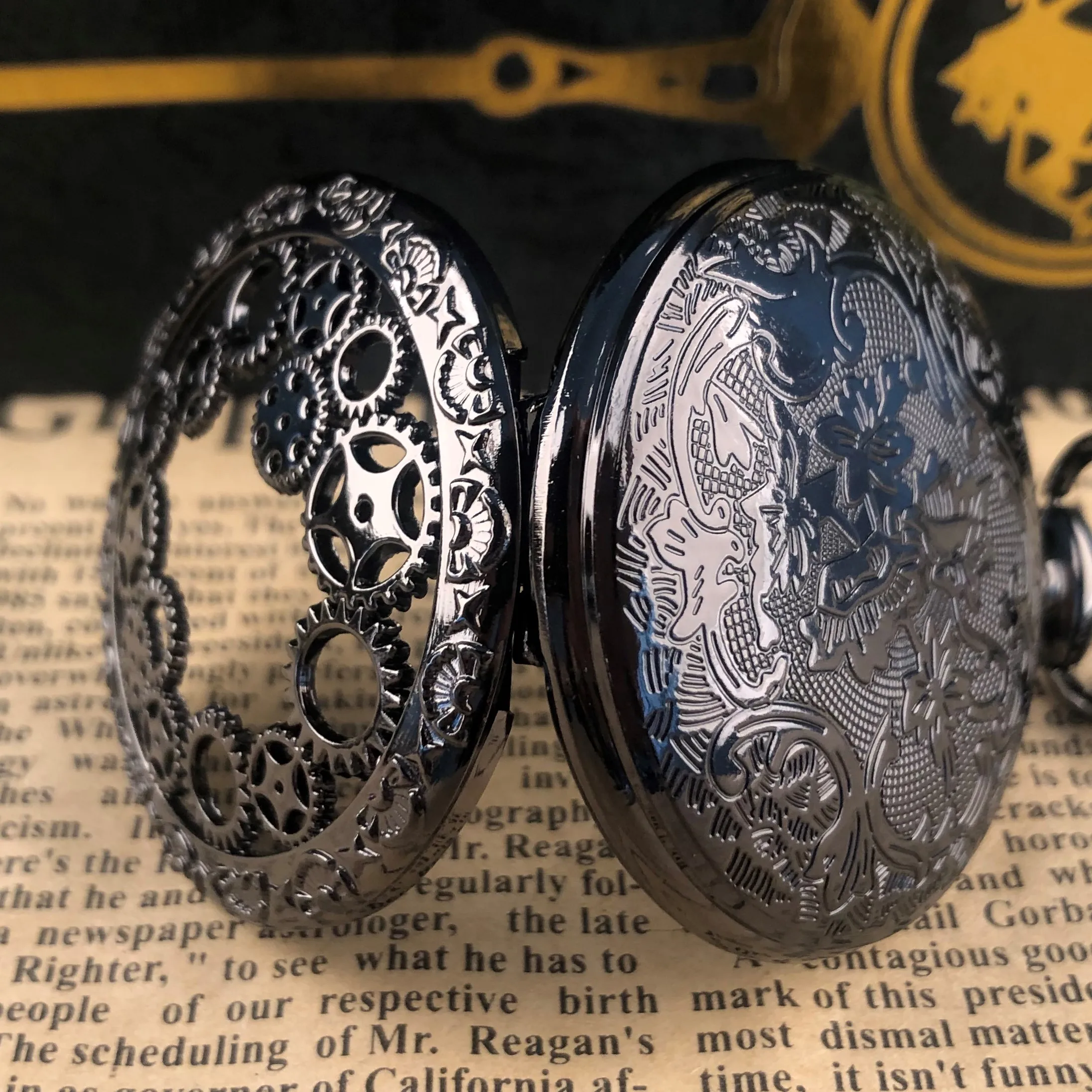 Рисунок 4 - Винтажные карманные часы с бронзовым полым механизмом