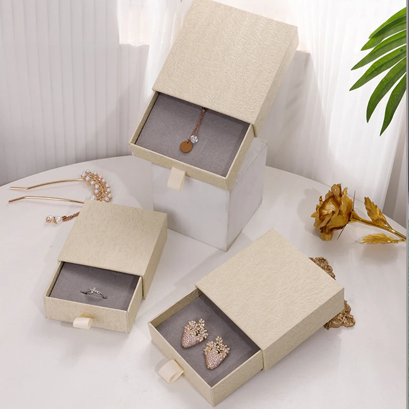 24 Stück Schmuck-Kartonschachteln 8x8x3,2cm 9x9x3,2cm 10x10x3,2cm Boxen für Halsketten Ohrringe Ringe Ohrstecker Anhänger Organizer – Detail 16