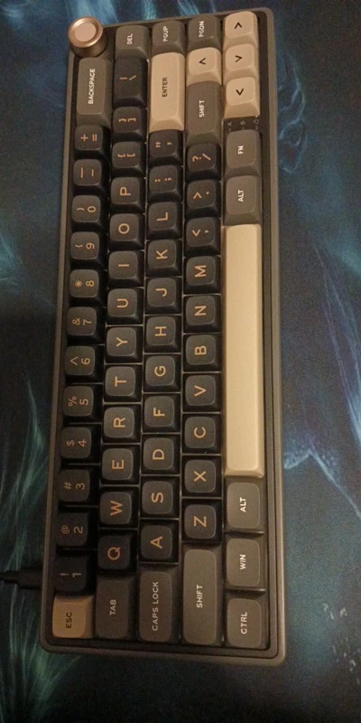 Teclado Mecânico Royal Kludge RK R65 photo review