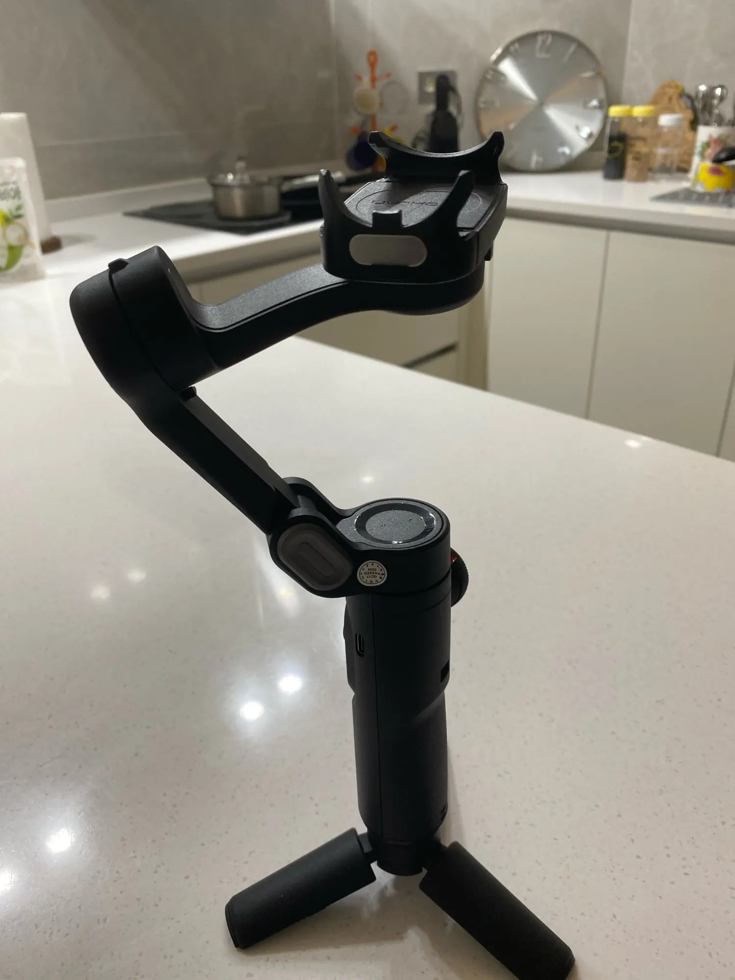 AOCHUAN 3-Axis Handheld Stabilizer for Smartphone photo review