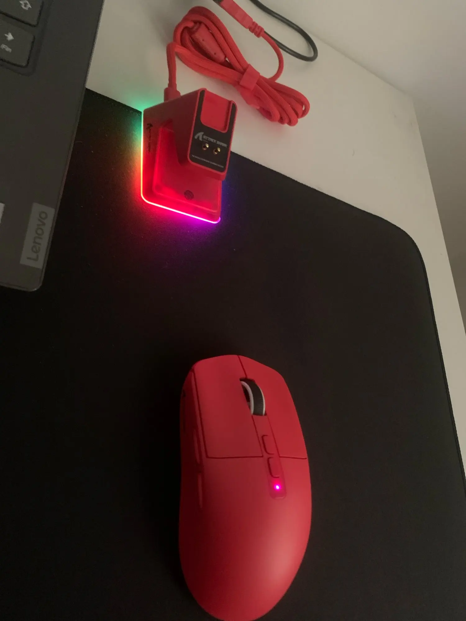 Ratón Bluetooth Attack Shark X6 PAW3395, conexión triple 2,4, base de carga magnética táctil RGB, ratón Macro para juegos photo review