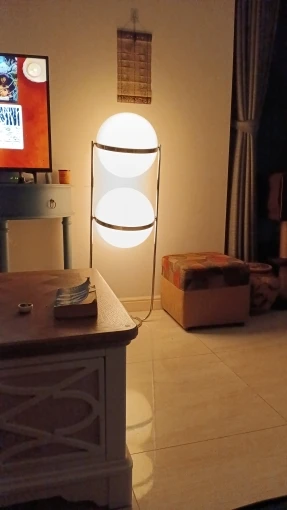 Lampe boule sur pied design