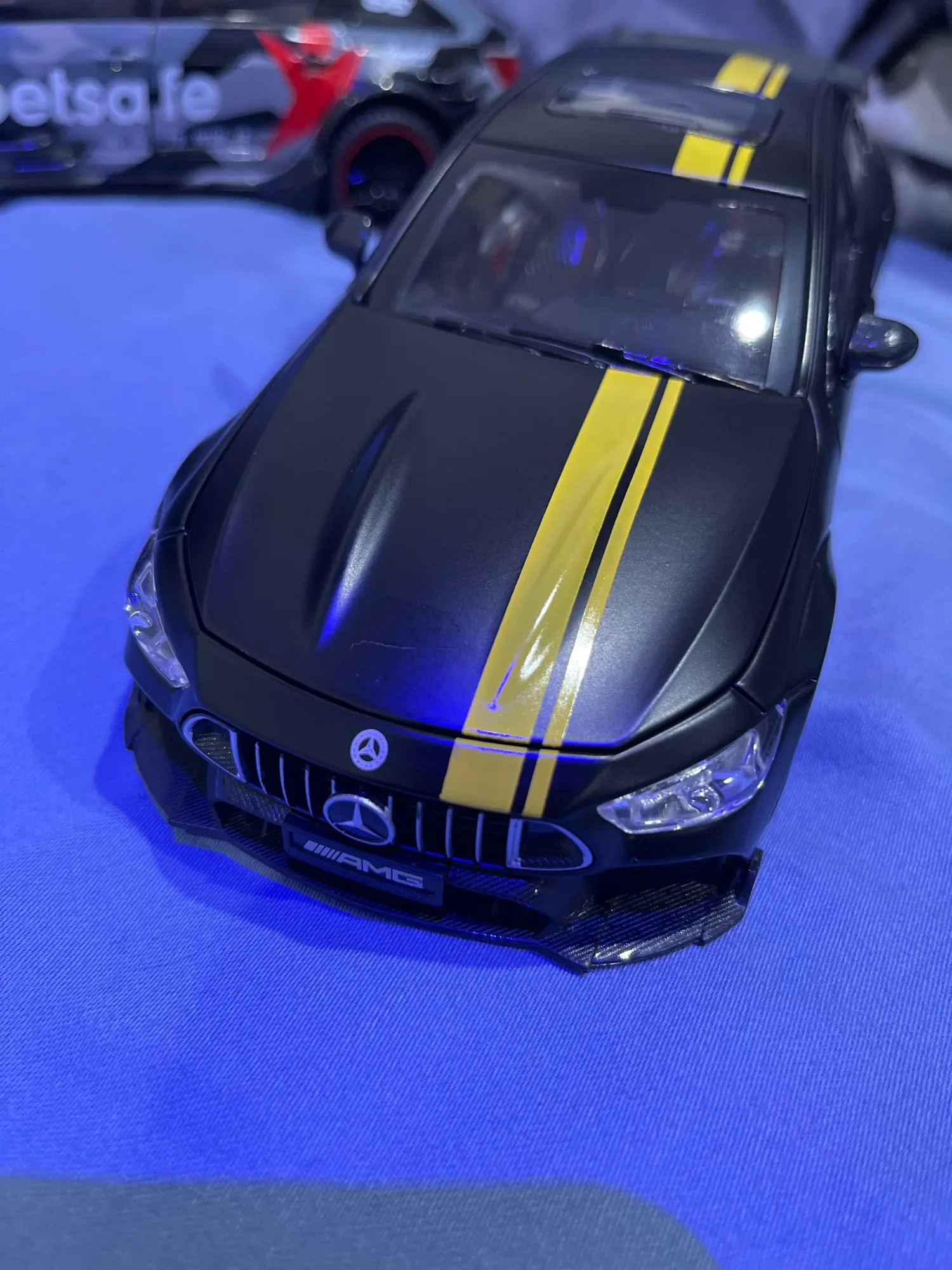1:24 Mercedes Benz AMG GT63 Sports car Simulation Diecast Metal Alloy Model car Sound Light Pull Back Collection Kids Toy Gift photo review