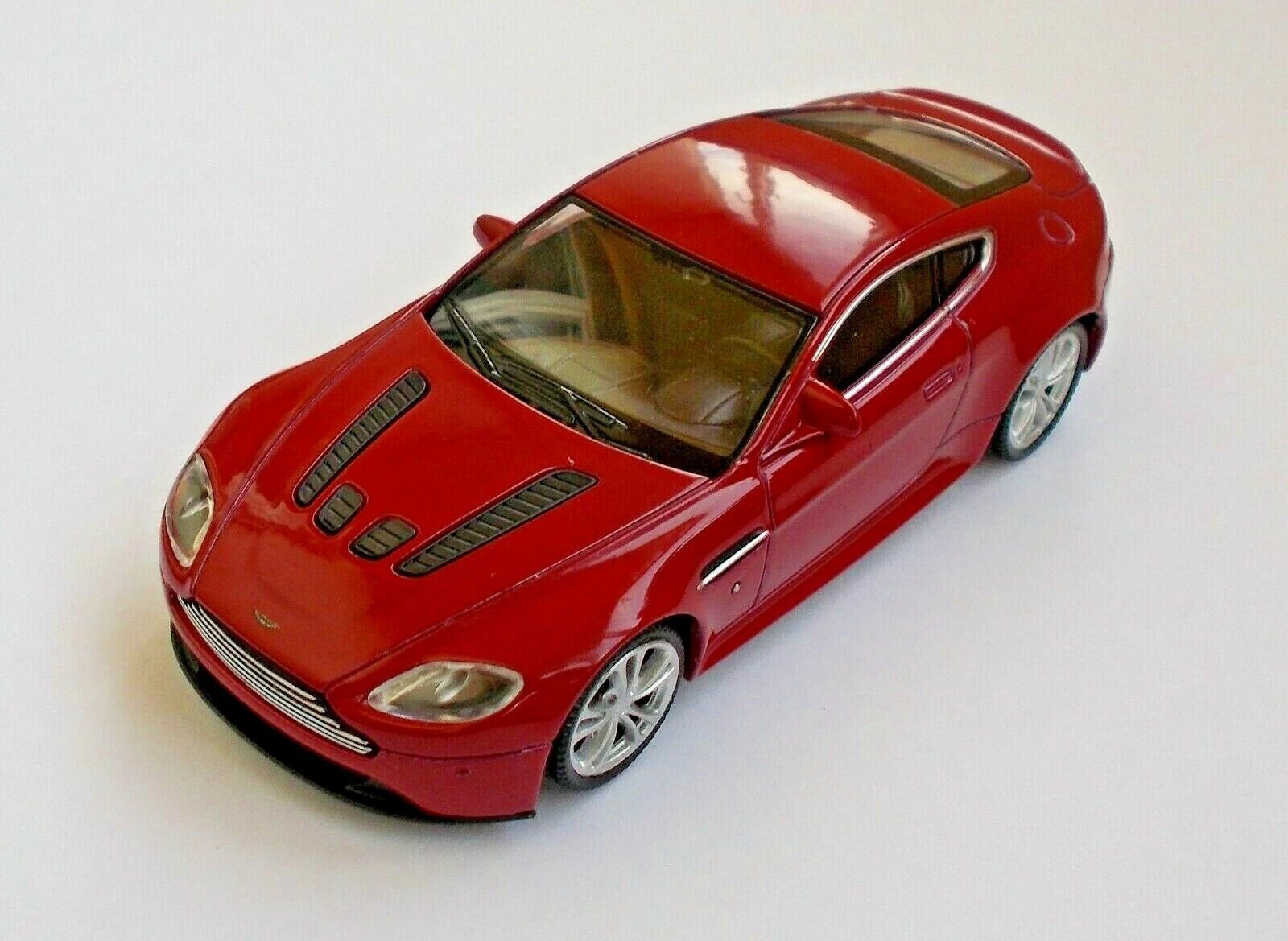 Echelle 1 43 Taille En Cm Voiture Modèle en métal moulé, Aston Martin V12, échelle 1:43 Voiture jouet de  collection. Couleur rouge. Taille 10 cm | AliExpress