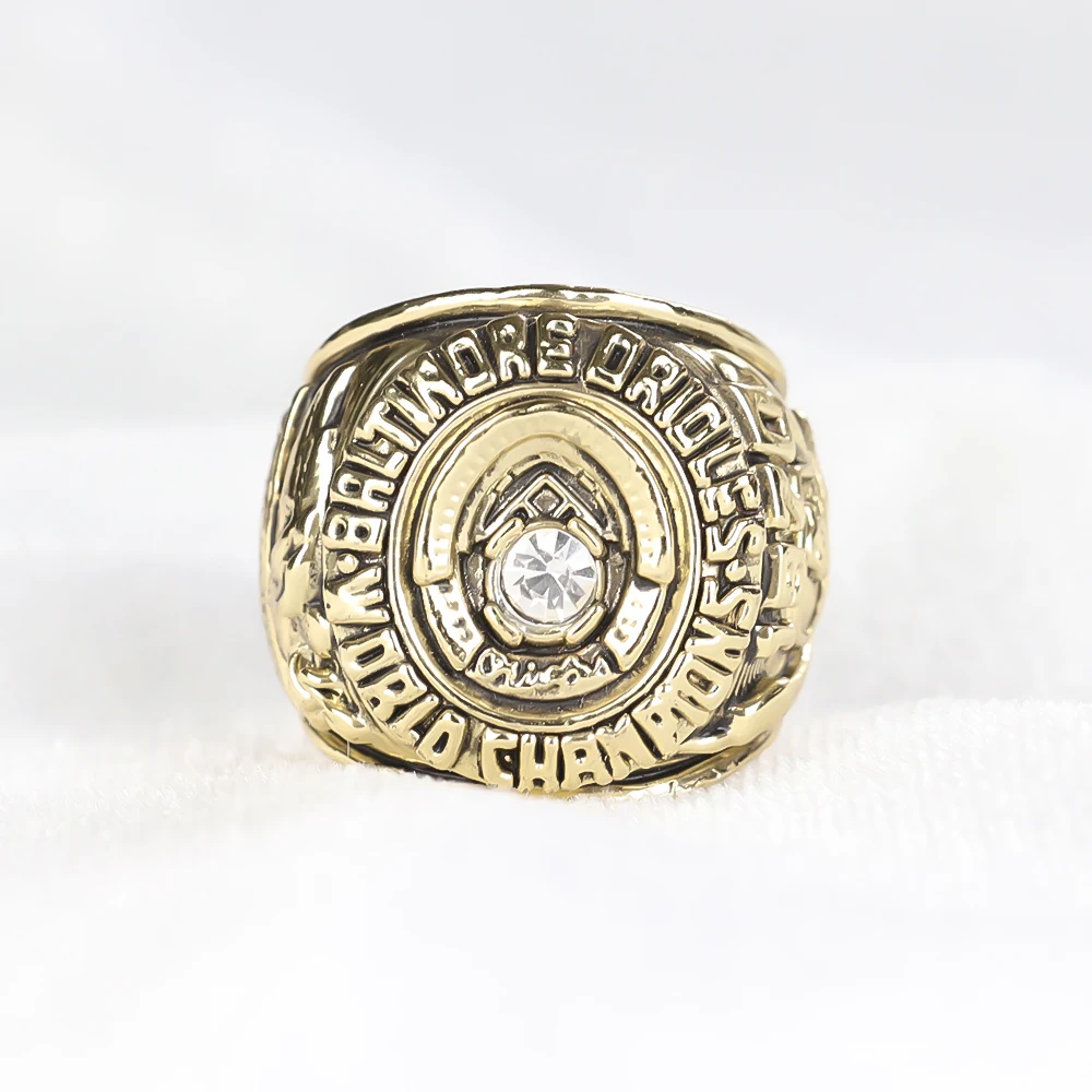 

Customer customization 1970 Championship Ring Personal hobby of ball collecting
