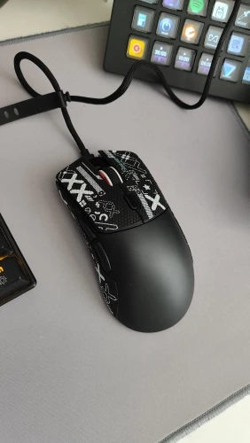 Ratón superligero Attack Shark R1, Bluetooth 2,4G inalámbrico, Sensor de juego PixArt PAW3311 6 DPI ajustables para juegos de oficina photo review