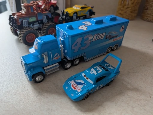 Caminhão Mack e Relâmpago McQueen - Disney Cars photo review