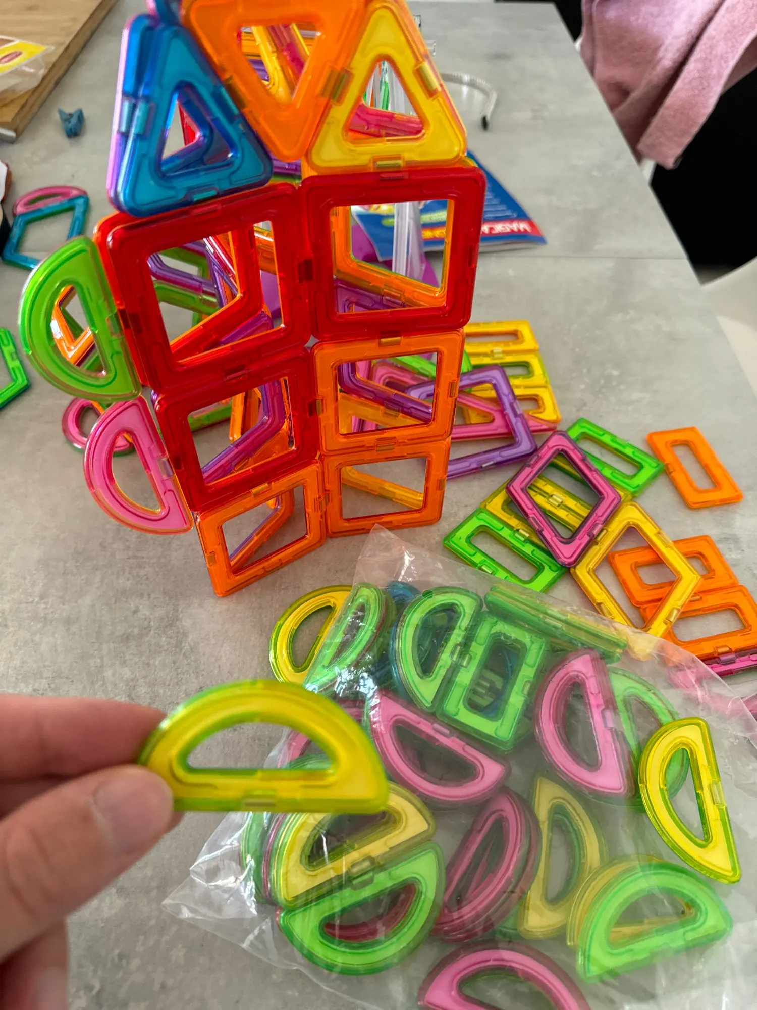 168 Magnet Bausteine - Konstruktionsspielzeug Set für kreative Designs photo review