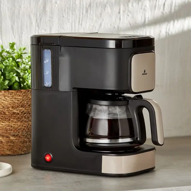 한 번에 5 잔의 커피를 추출할 수 있는 아로마 기능이 탑재된 저스트 커피 필터 커피 머신