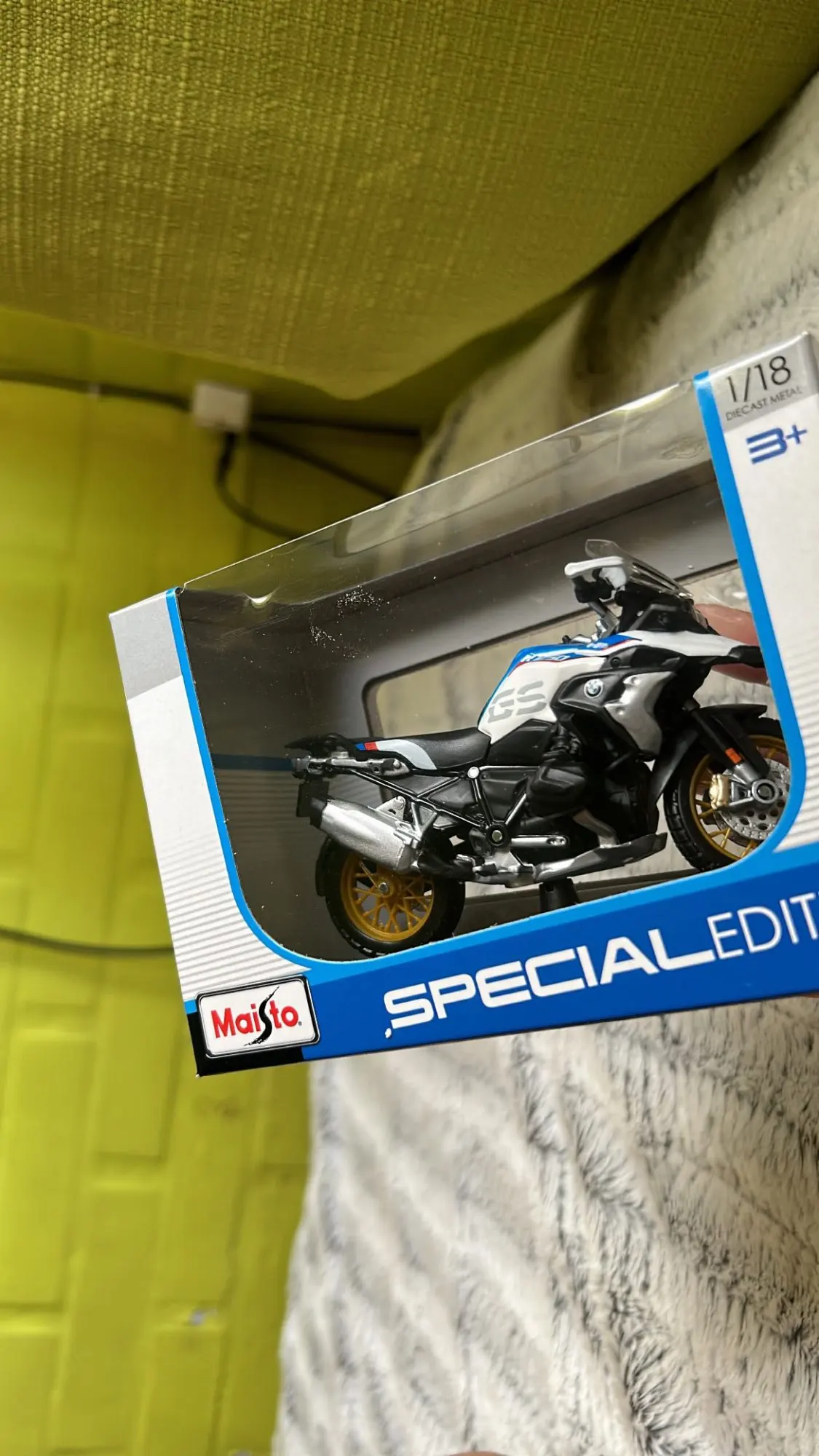 Maisto 1:18 NEW BMW R1250GS Silvardo original authorized simulation alloy motorcycle model toy car Gift photo review