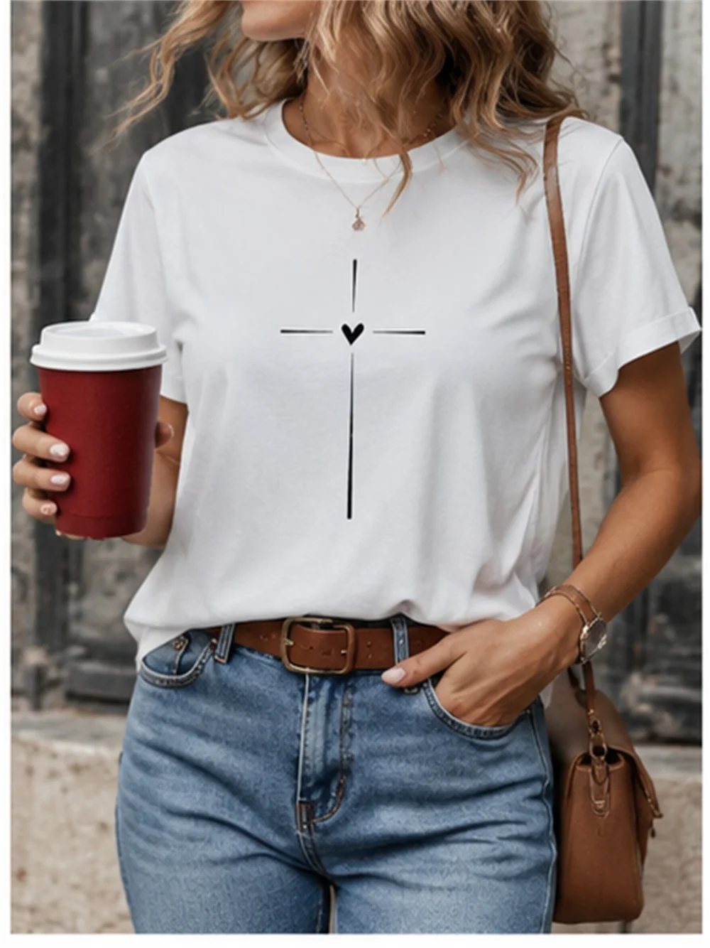 T-shirt sportiva casual da donna, girocollo, semplice, artistica, con design a croce e cuore, estetica artistica - immagine 5