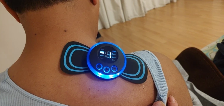 Tragbares EMS Nackenmassagegerät - Muskelstimulator für Nacken- und Rückenschmerzlinderung photo review