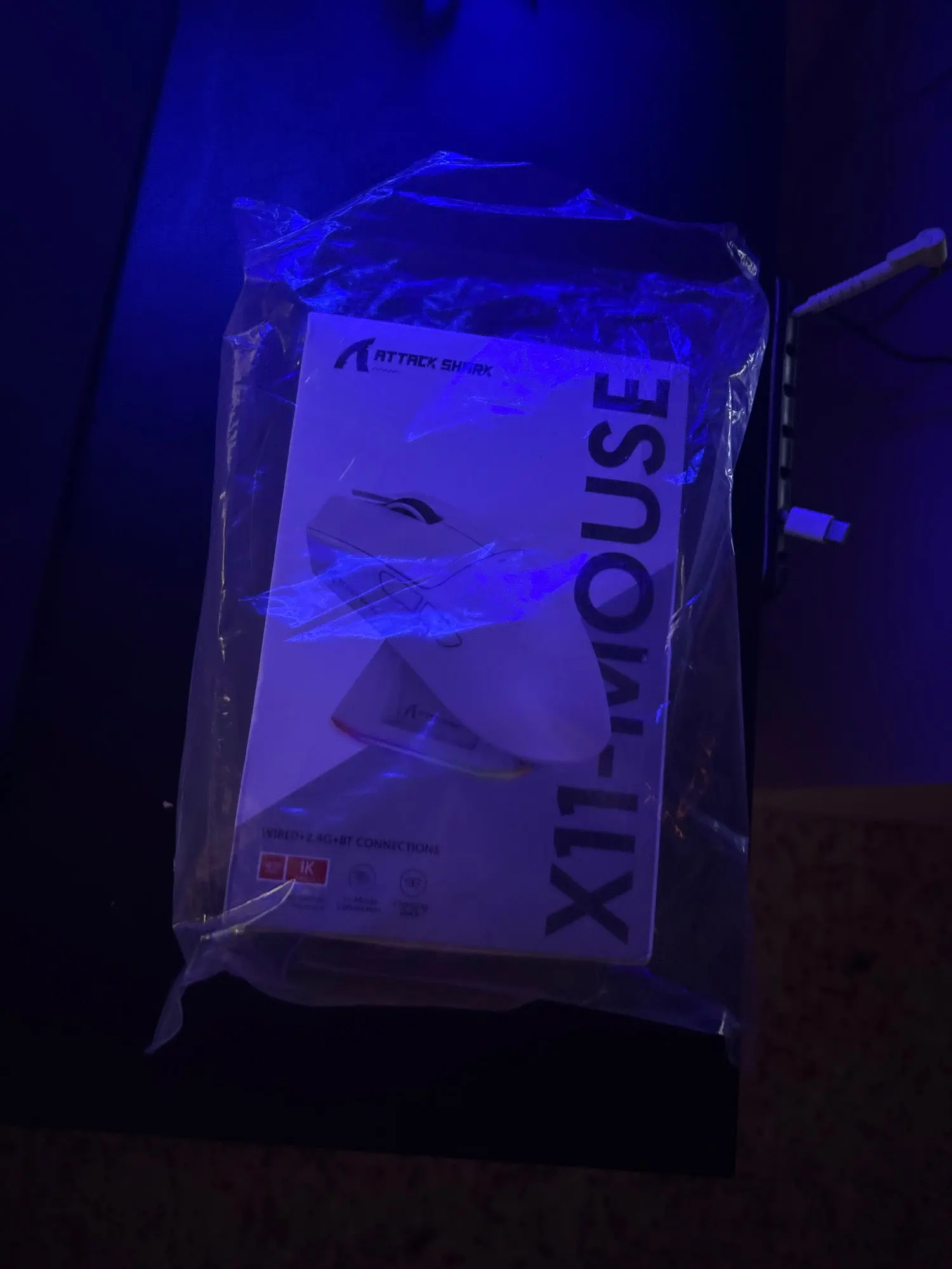 Ratón Bluetooth Attack Shark X6 PAW3395, conexión triple 2,4, base de carga magnética táctil RGB, ratón Macro para juegos photo review