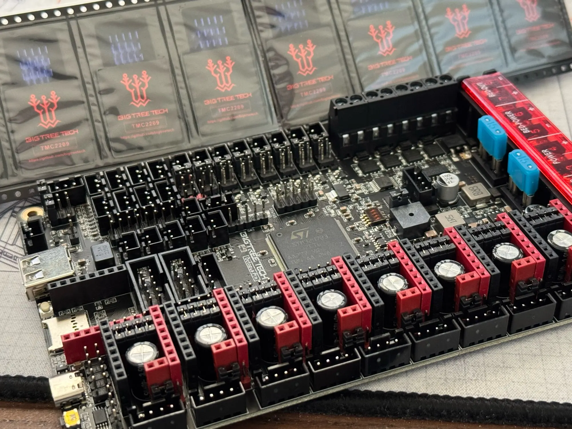 BIGTREETECH Octopus Max EZ V1.0 Control Board 32 Bits Nouvelle Carte Mère Octopus Pro Mise à Niveau, Compatible Avec Le Pilote étape Par étape Ez2209, Prise En Charge De La Sortie