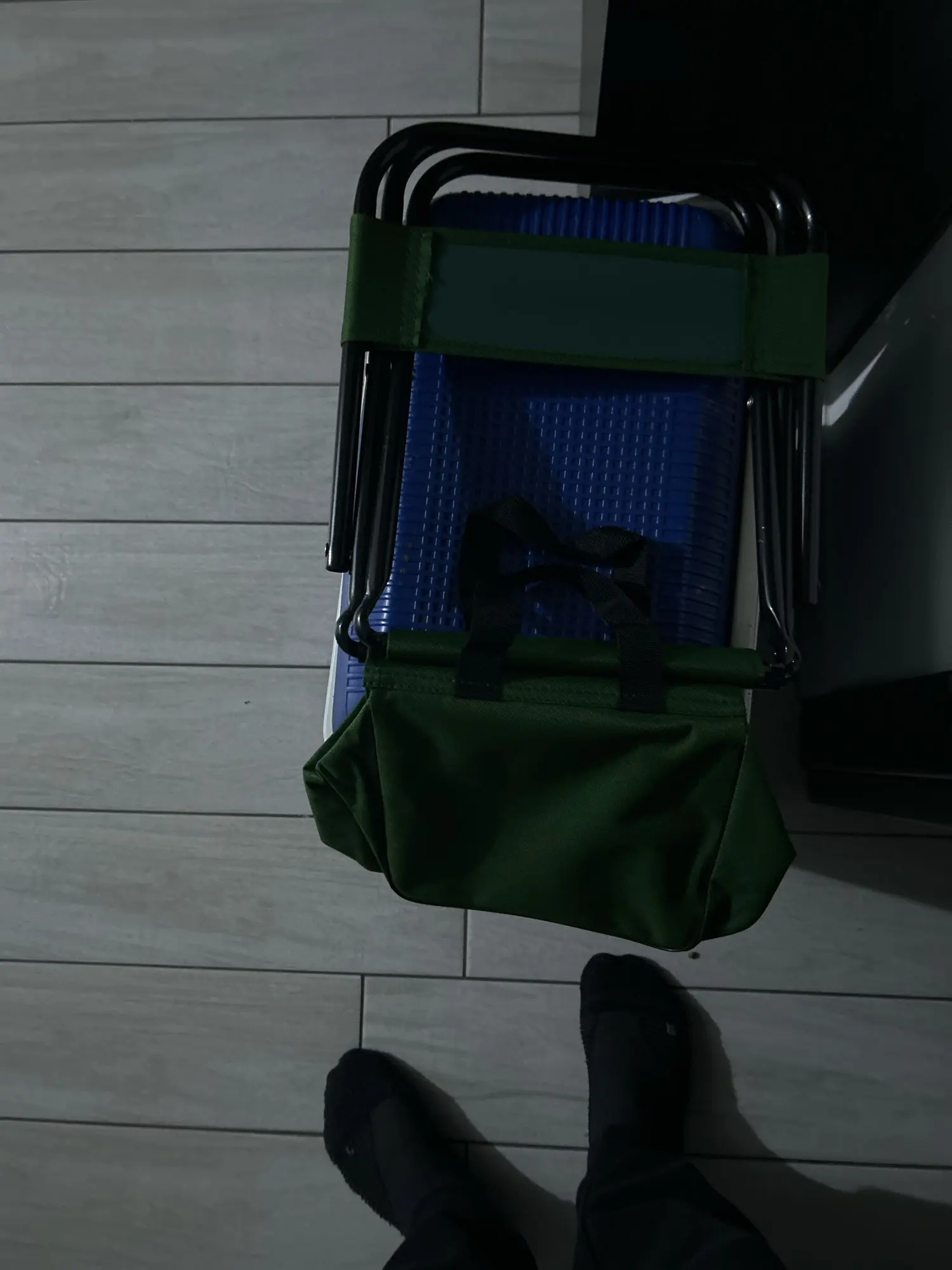 Fishing Chair with Cooler Bag Foldable Fishing Stool Supports 220Lbs Portable Backrest Lightweight Folding Chair Outdoor Camping photo review