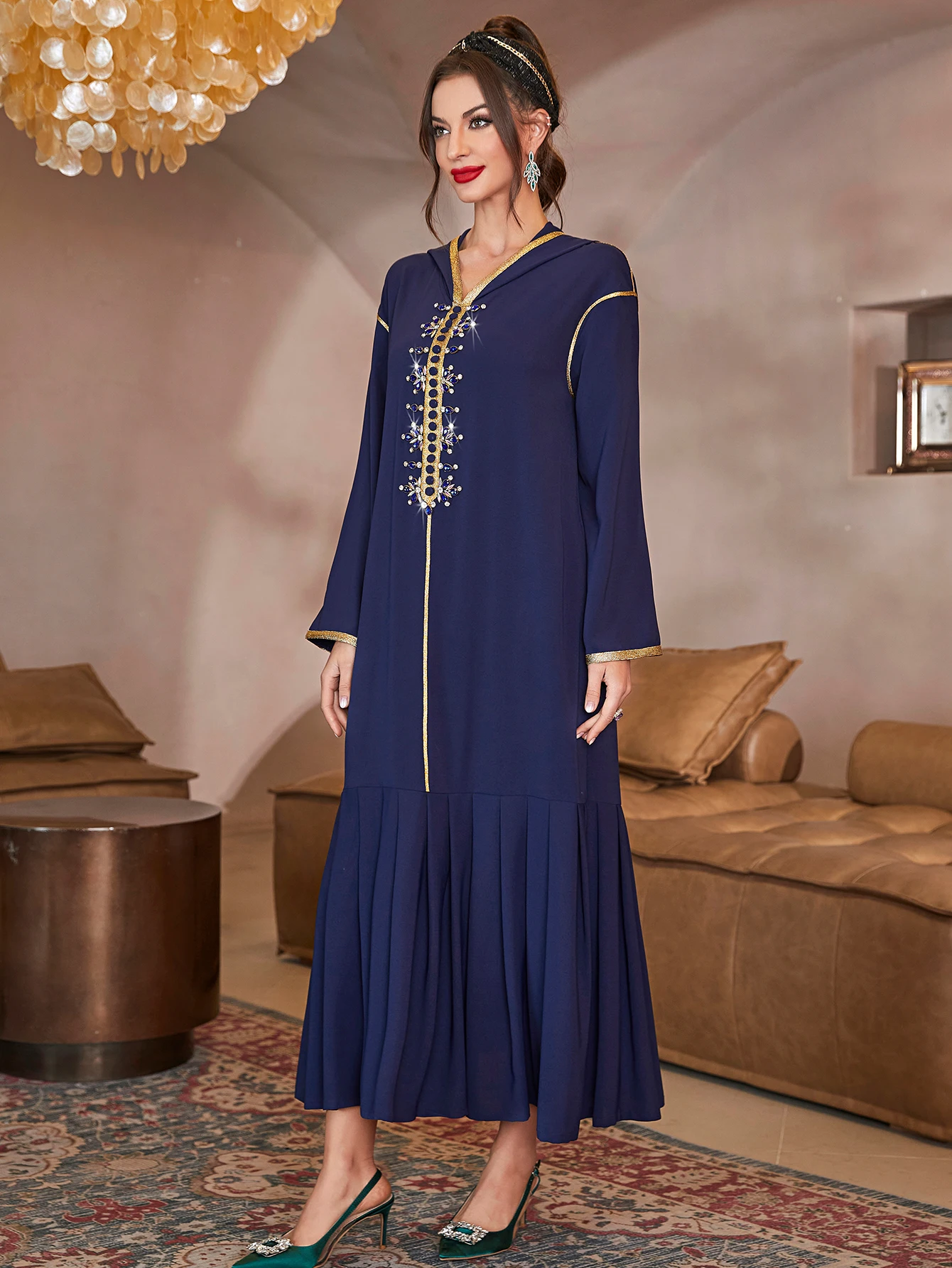 robe-plissee-a-la-main-pour-femmes-bleu-marine-mode-arabe-commandee-a-la-main-spot-a810