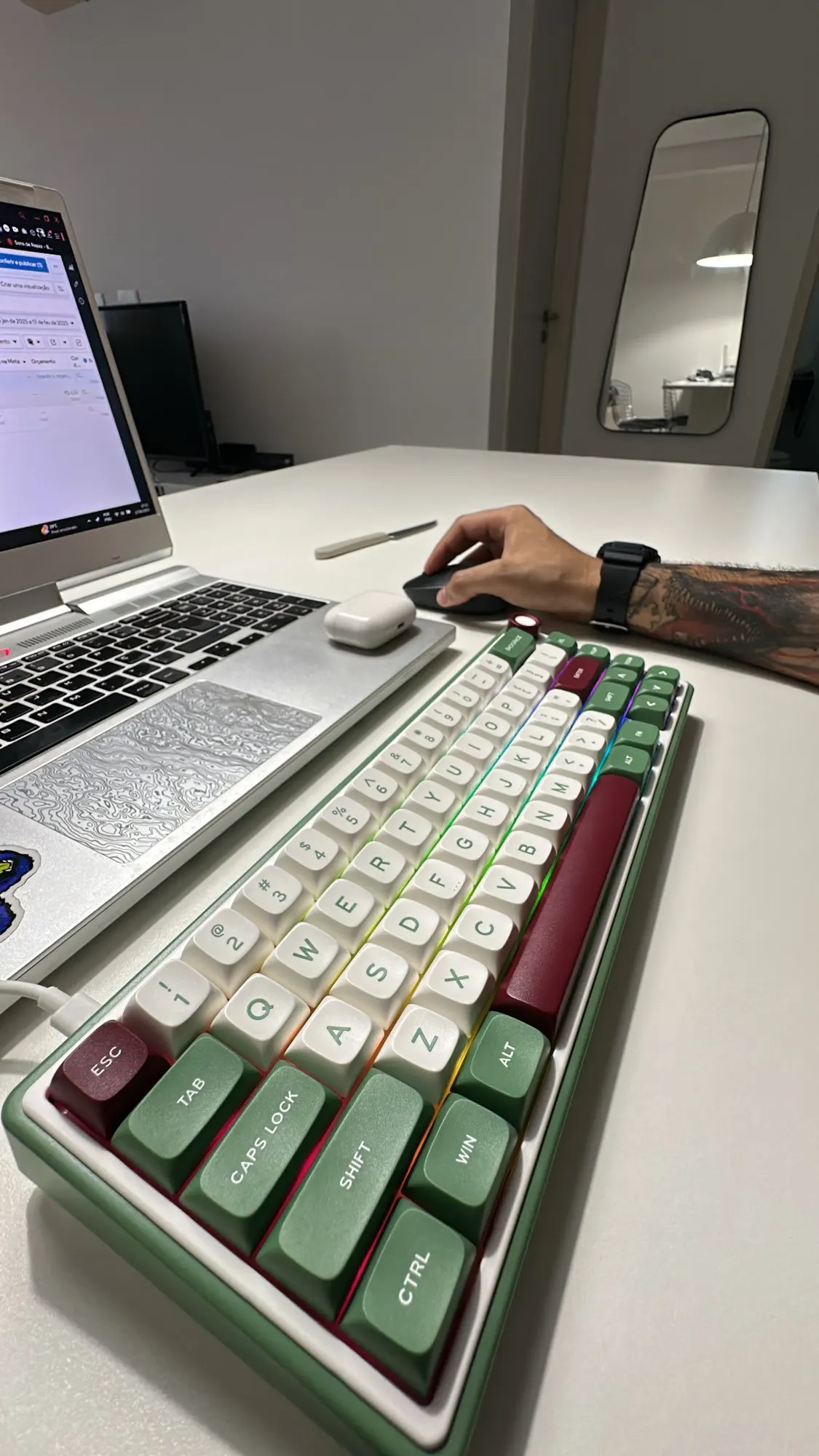 Teclado Mecânico Royal Kludge RK R65 photo review