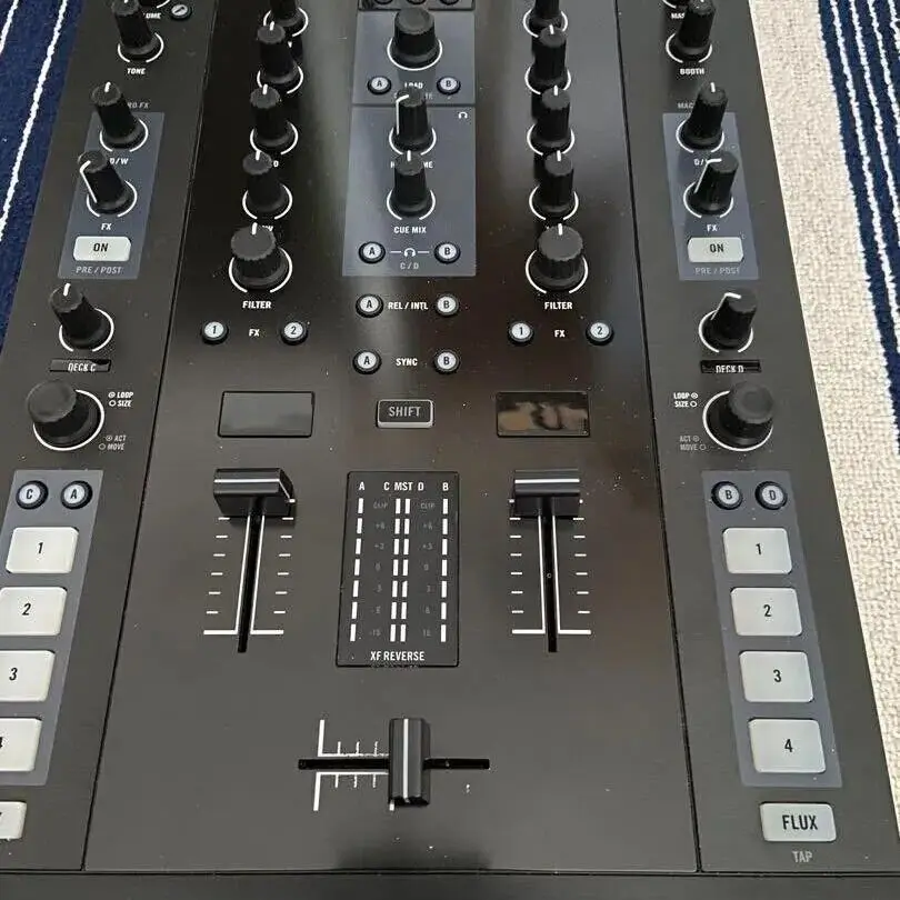 네이티브 인스트루먼트 트랙터, 콘컨트롤 Z2 DJ 믹서, 2 + 2 채널, 4-