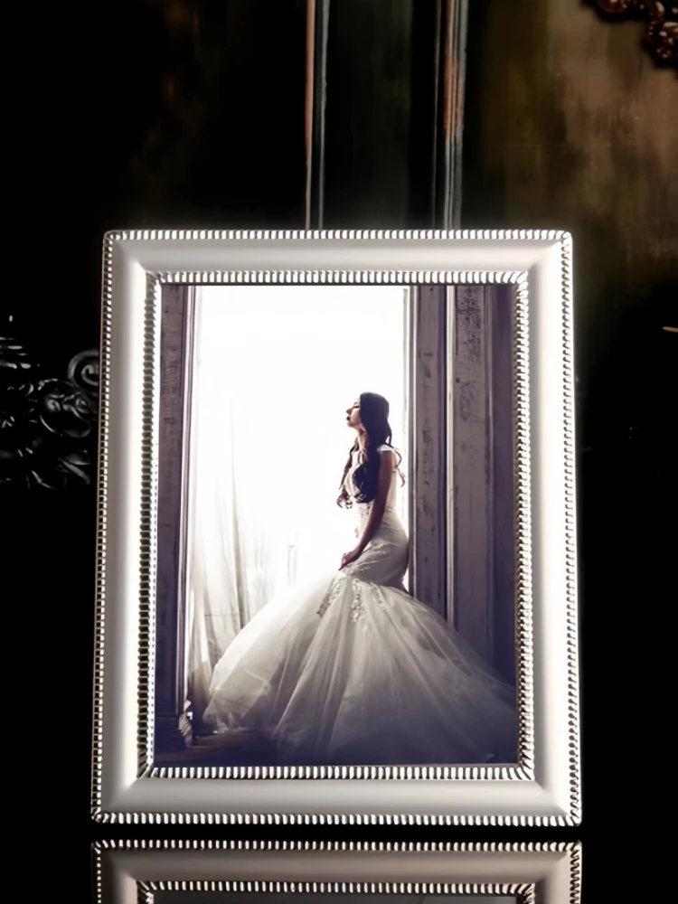 Vintage Silver Plated Metal Photo Frame with European Flair photo frame