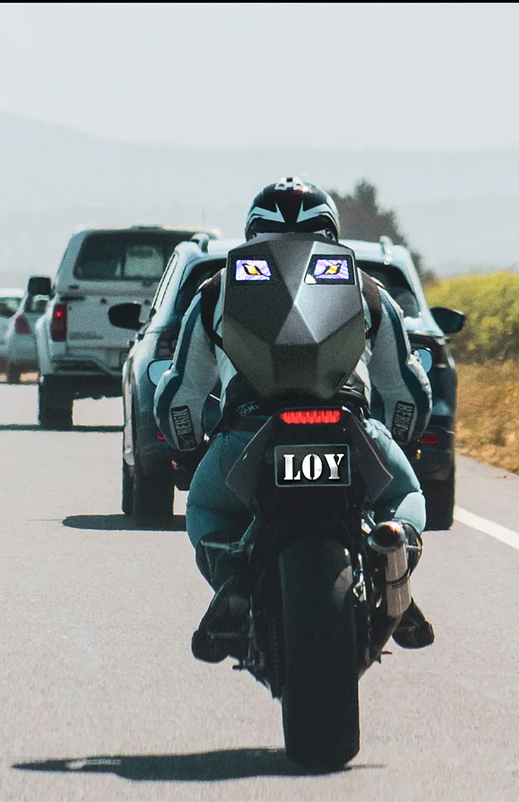 batoh na dochádzanie na motorke