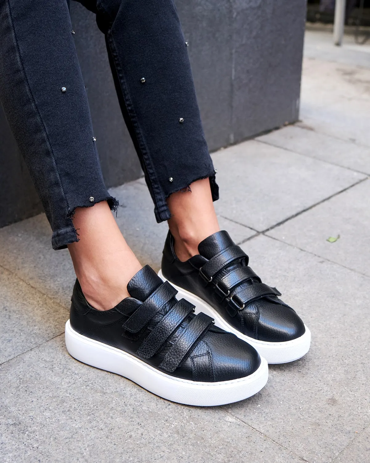 

Pigglet Inner Outer Real Leather 3-Stripes Flat Light Sole Sports Shoes White Black Color Sneakers Casual Shoes Walking Shoes