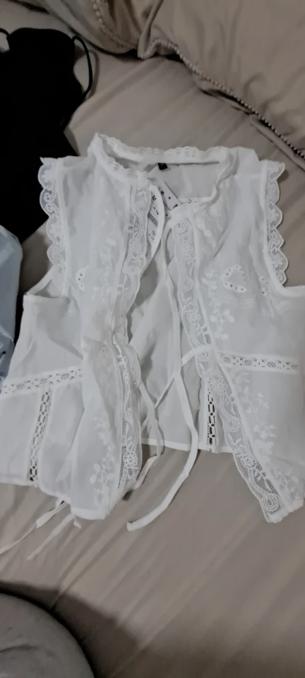 Women's Lace Embroidered Sleeveless Blouse photo review