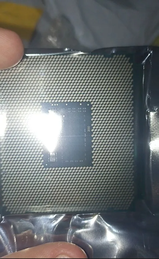 Intel Xeon E5 2697 V3 14-Core 2.6GHz LGA 2011-3 CPU photo review