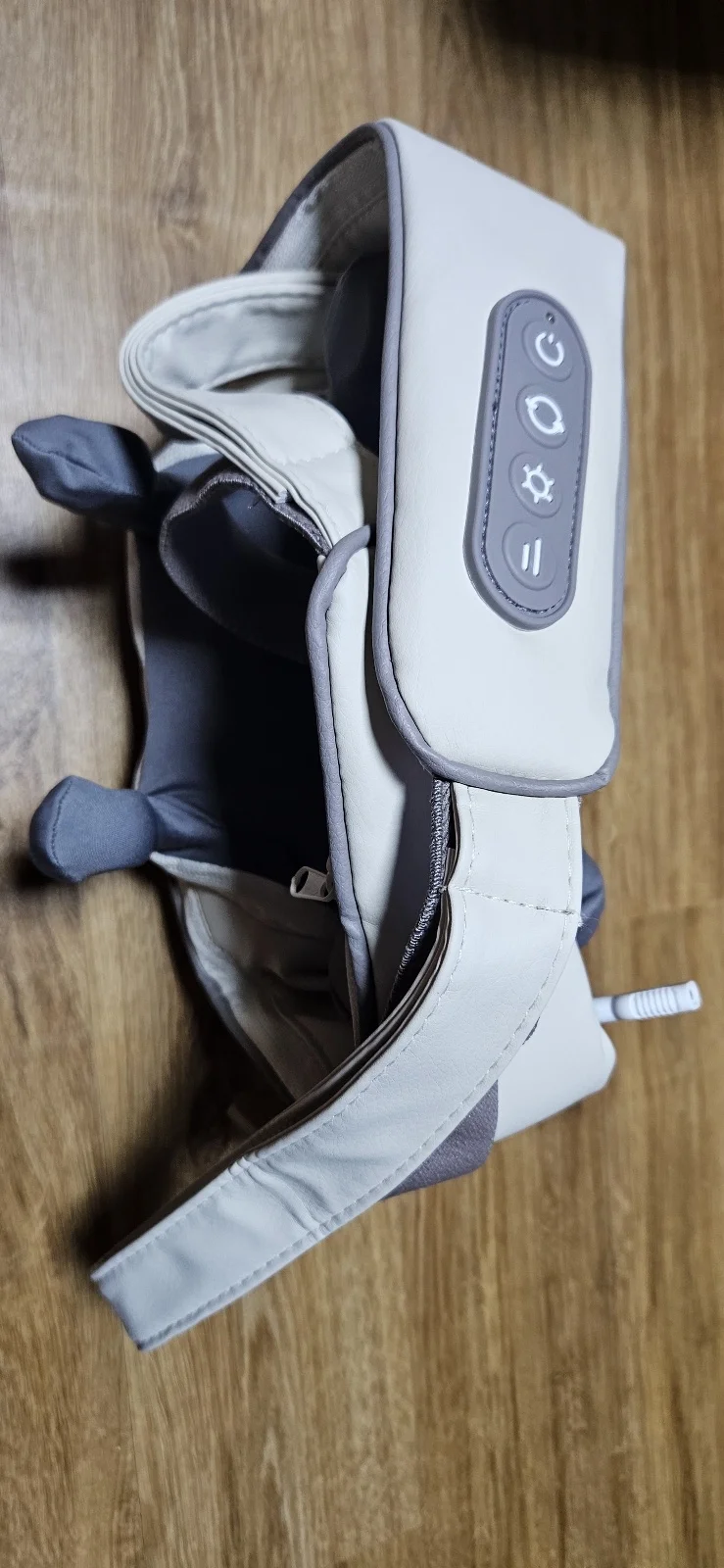 ReFresh - Nacken- und Rückenmassagegerät (Beige) photo review