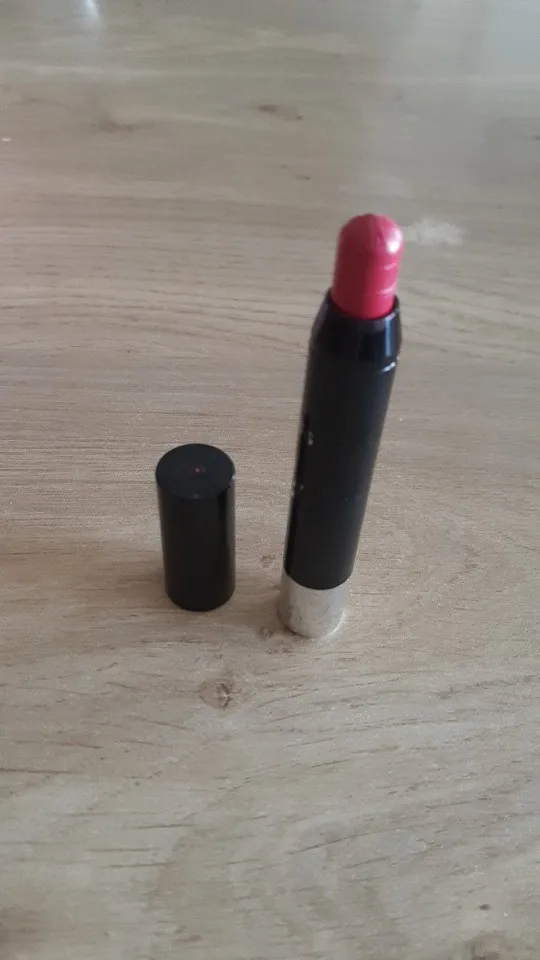Matte Lipstick Pencil with Waterproof and Non-Stick Technology photo review