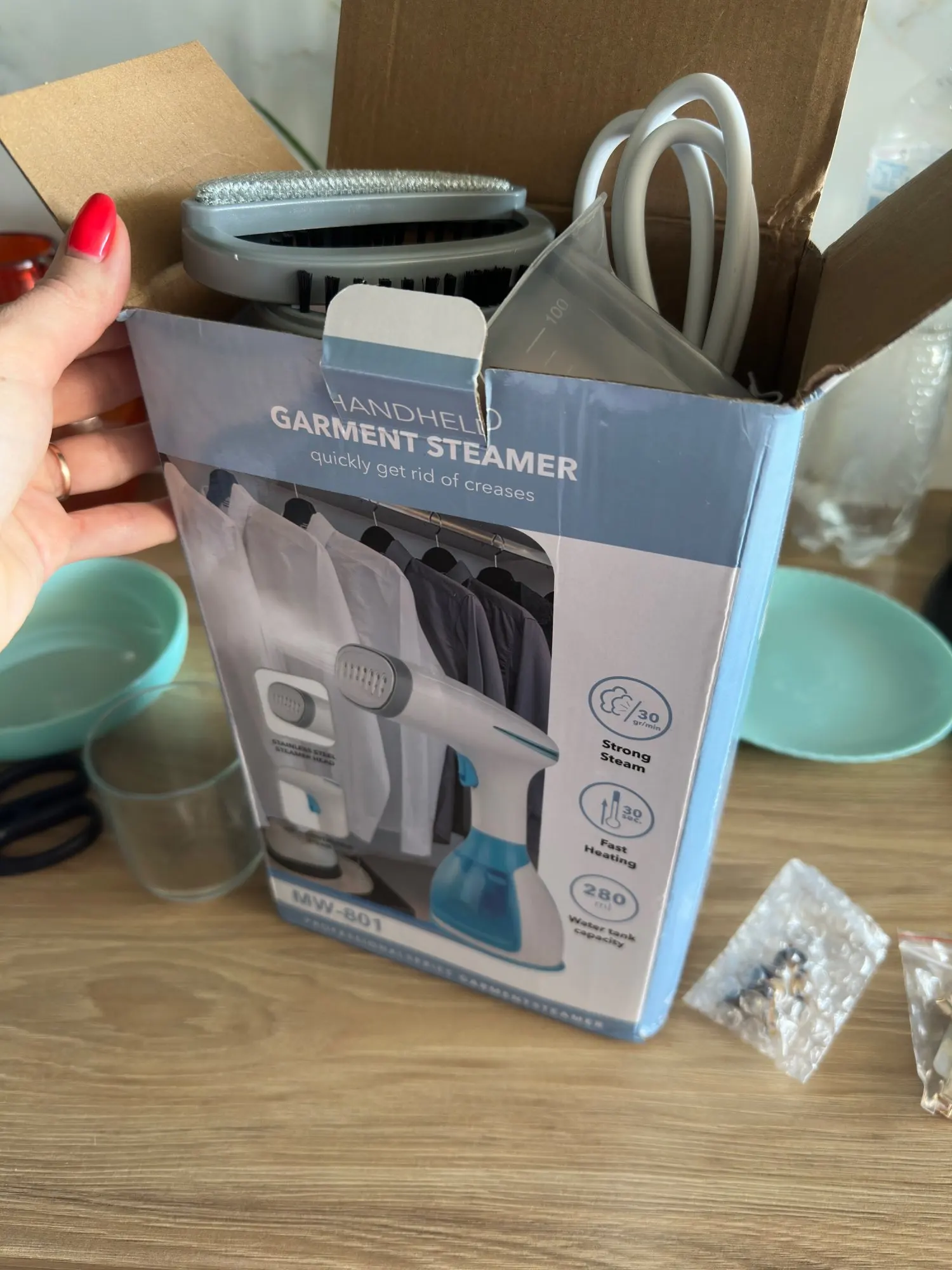 saengQ Handheld Garment Steamer 1500W Electric Household Fabric Steam Iron 280ml Portable Vertical Fast-Heat photo review