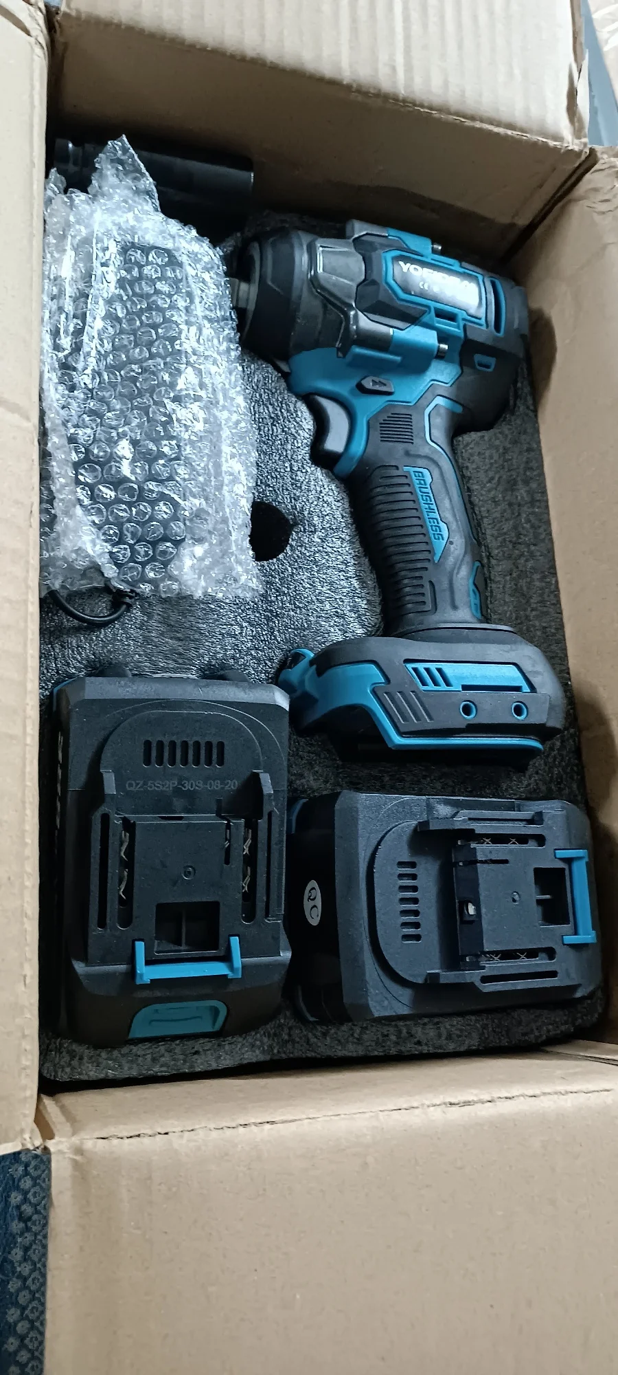 YOFIDRA Brushless 1200N.M Torque Electric Impact Wrench Cordless Electric Screwdriver Power Tools For Makita 18V Battery Pin photo review