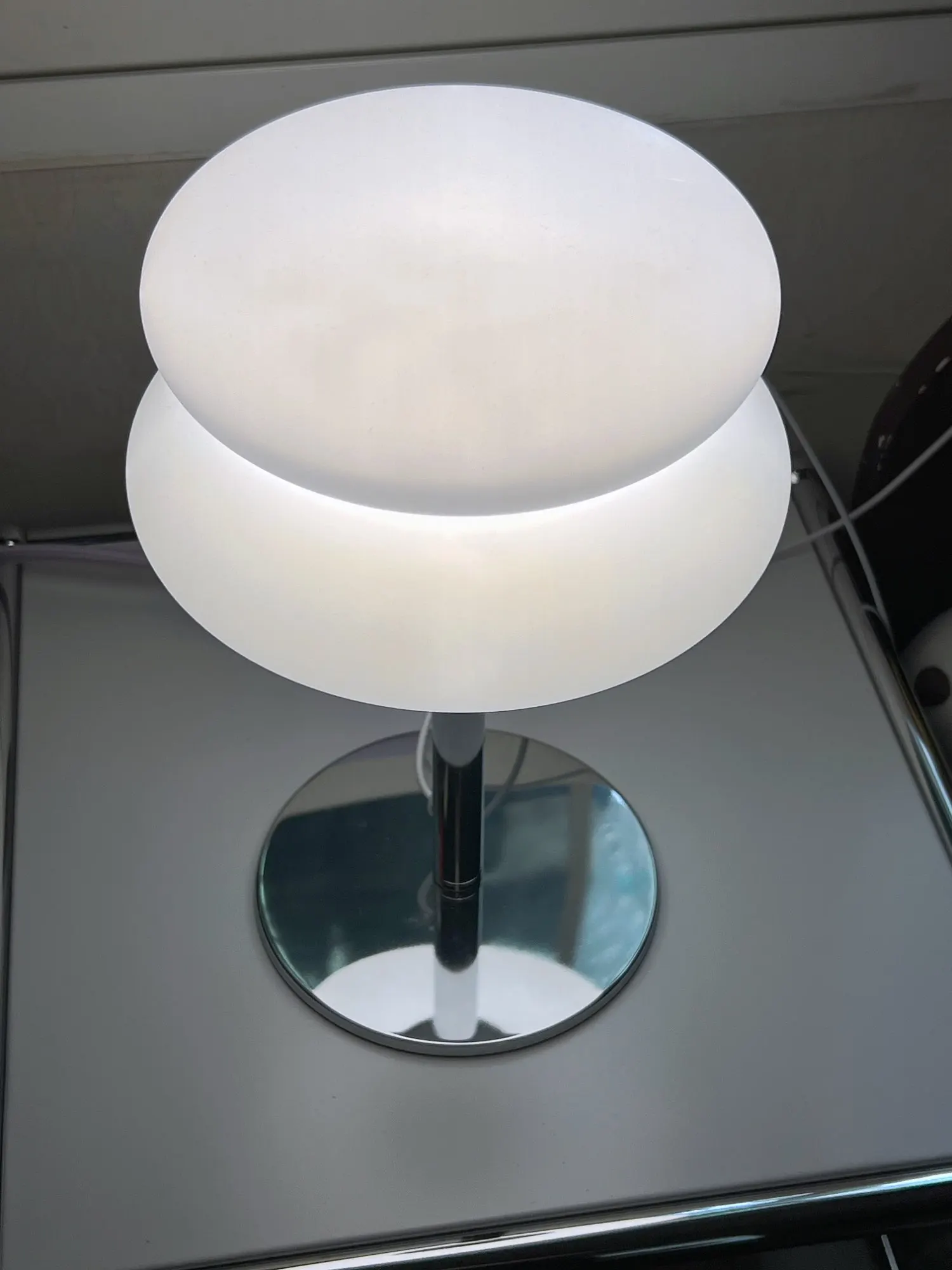 Chic Creamy Style USB Bedside Lamp with Tri Color Dimming photo review