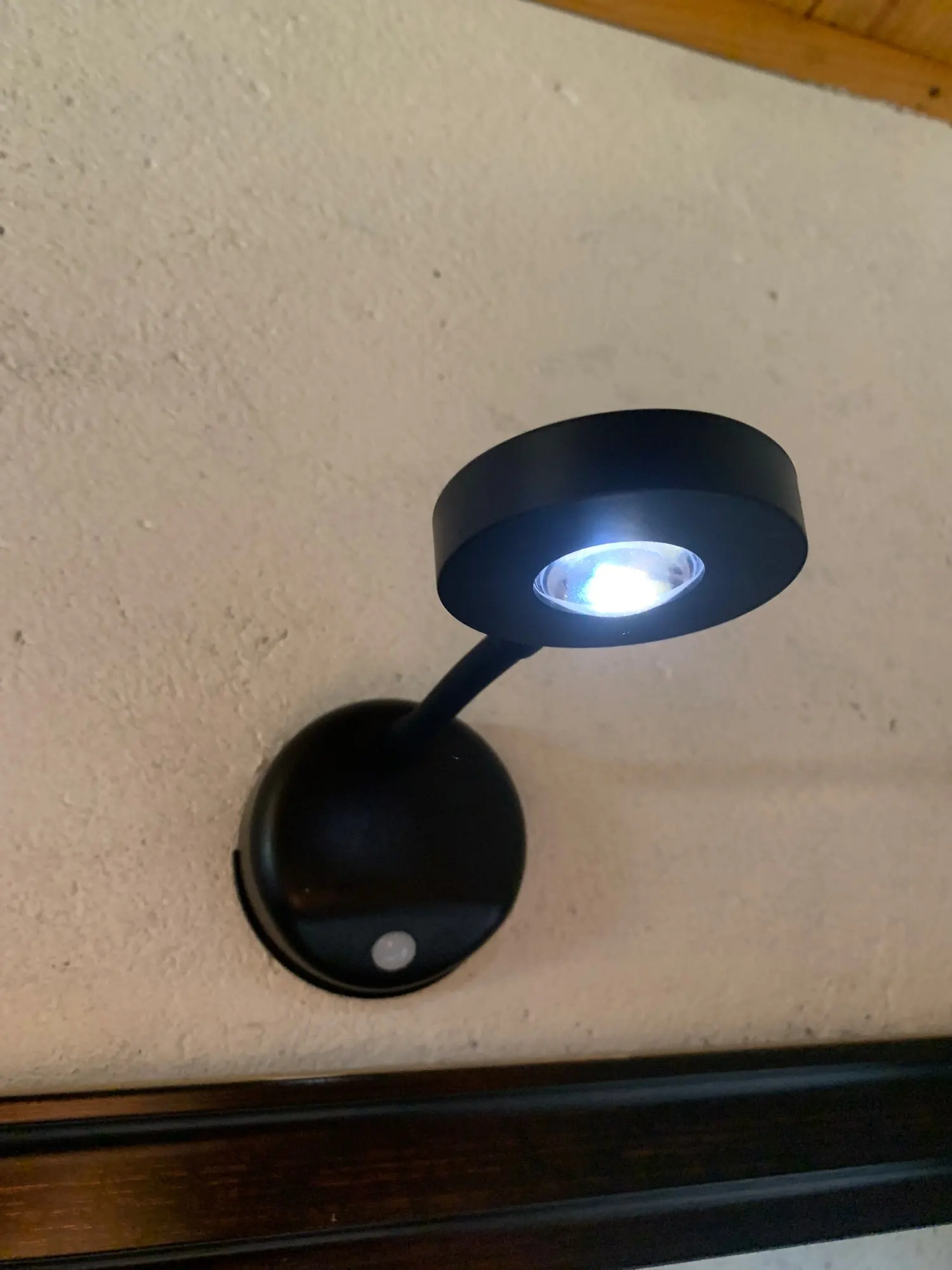 Wireless LED Night Light with Motion Sensor for Indoor Use photo review
