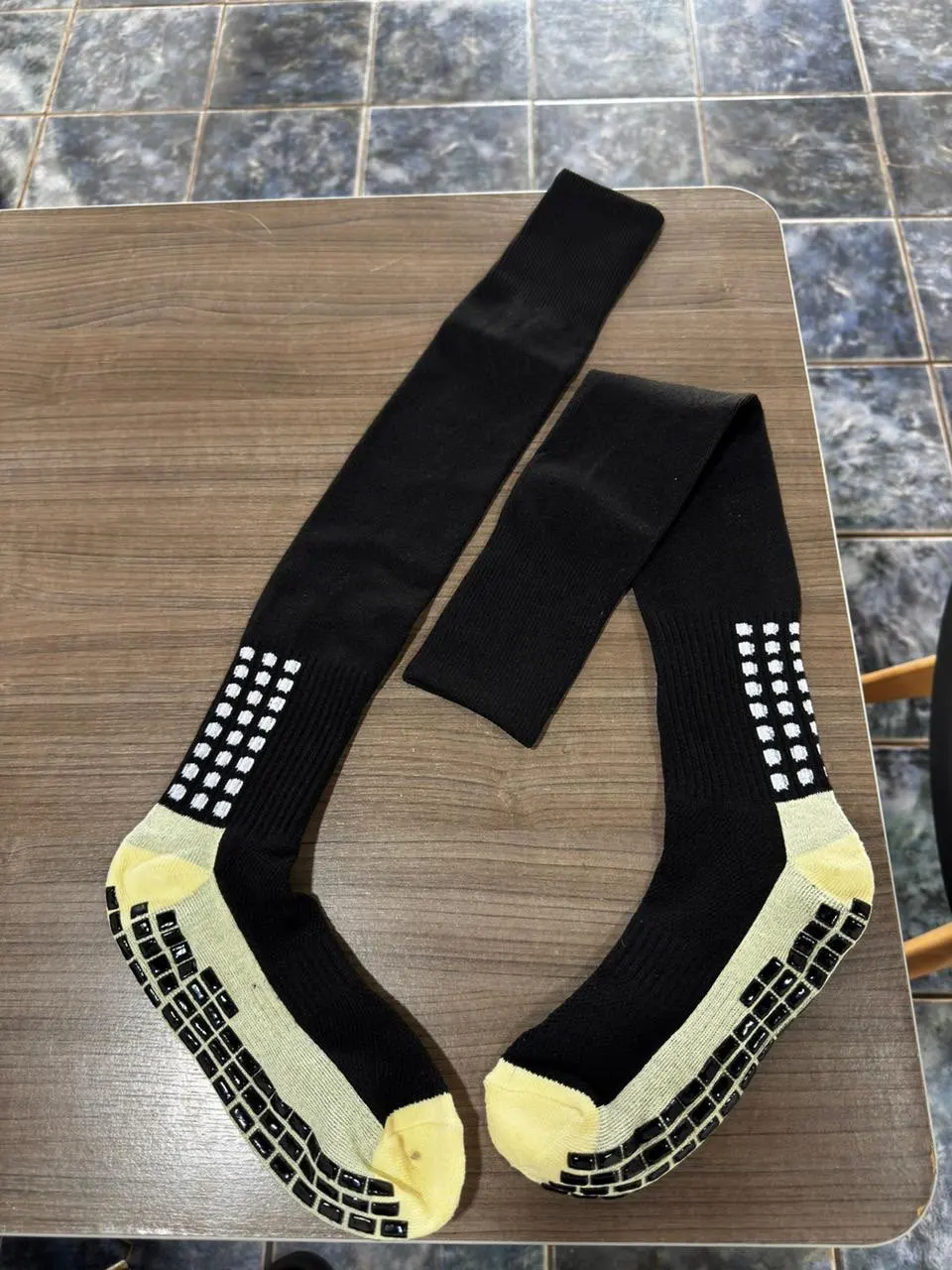 Chargeur Allume-Cigare 4-en-1 Rétractable (120W) : Station de Charge Rapide avec Câbles Intégrés & Voltmètre