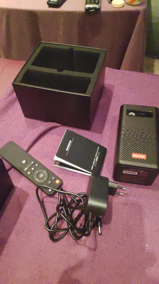 Portable Home Theater Mini 3D Projector 4K Display photo review