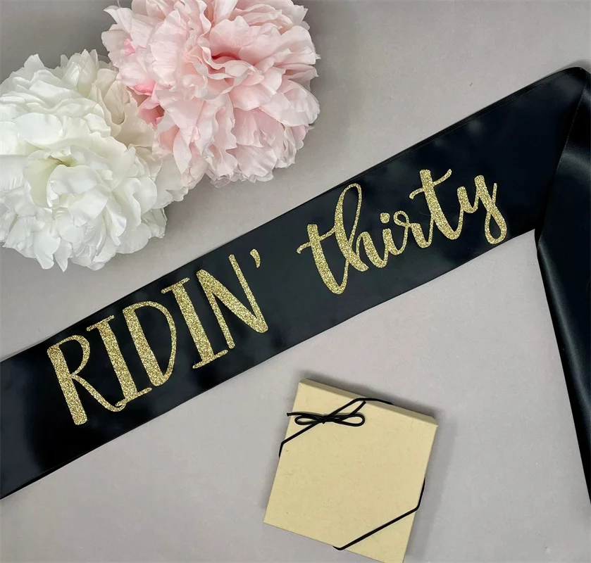 

Ridin тридцать Sash, 30th лента для дня рождения, 30лента для дня рождения, лента для дня рождения, грязный тридцати, езда тридцати, ридин 'тридцати блестящее золото