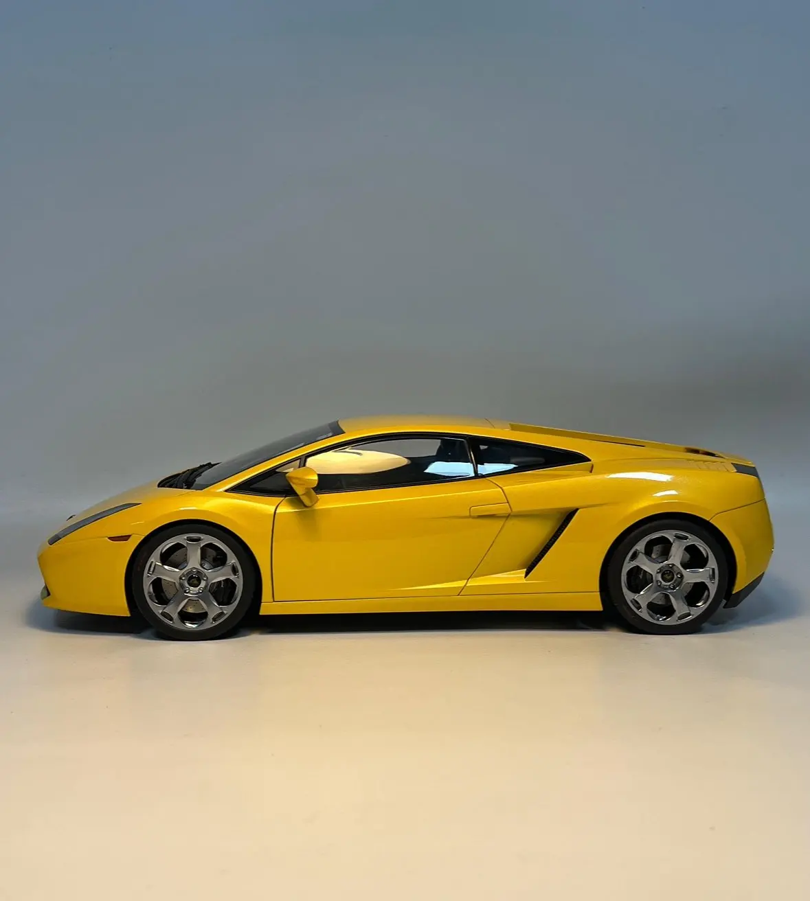 AUTOART 1:12 Lamborghini GALLARDO Calf Sports Car Alloy model