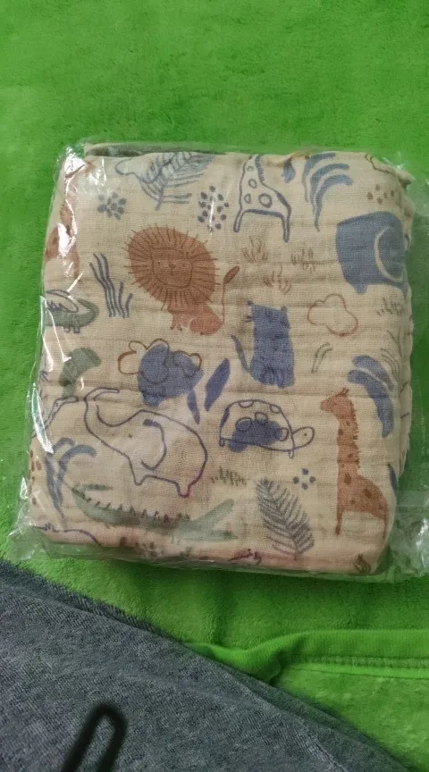 100% Cotton 120*110cm 2 Layers Newborn Baby Bath Towel Wrap Muslin Swaddle Blankets photo review