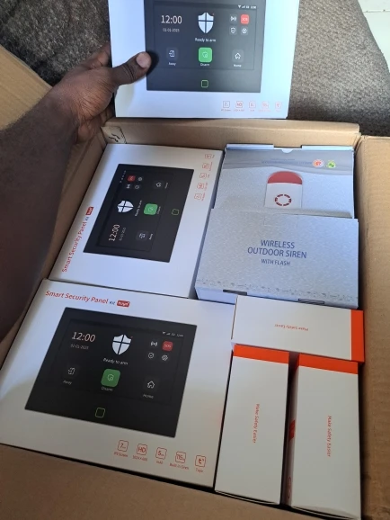 Staniot 7 inch Home Alarm System Wireless WiFi 4G Tuya Smart Security Protection Kit Built-in 115dB Louder Siren 5000mAh Battery photo review