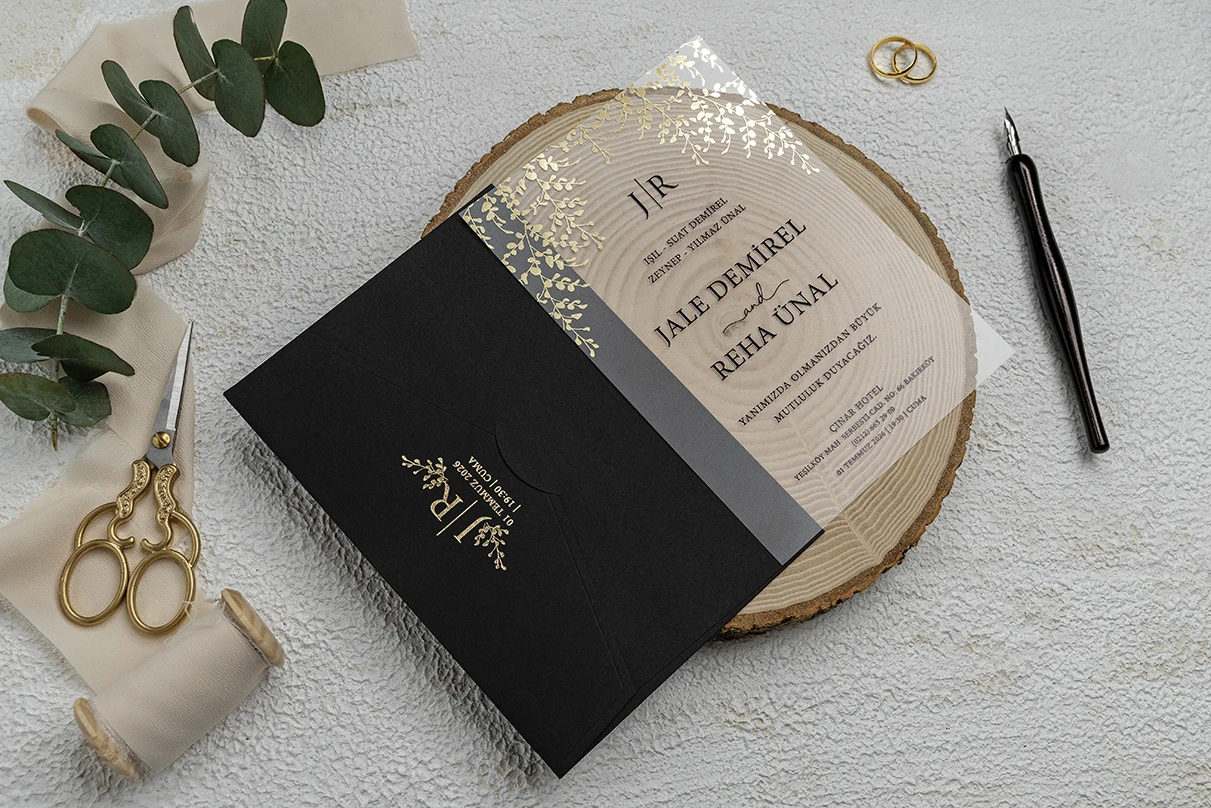 Invitations de mariage en acrylique au design minimaliste