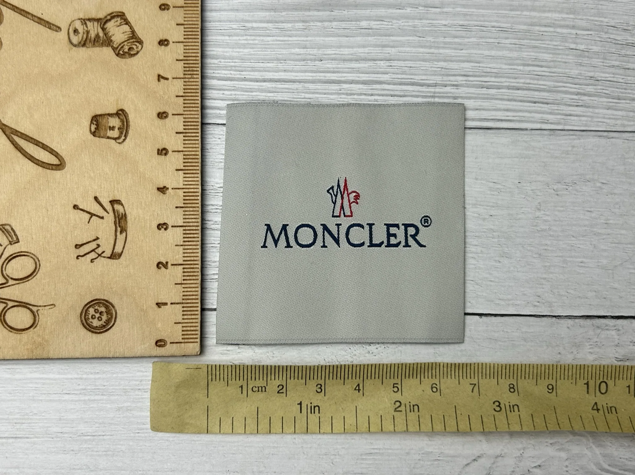 Elements decor for sewing clothes Moncler (lamp 4 cm 2
