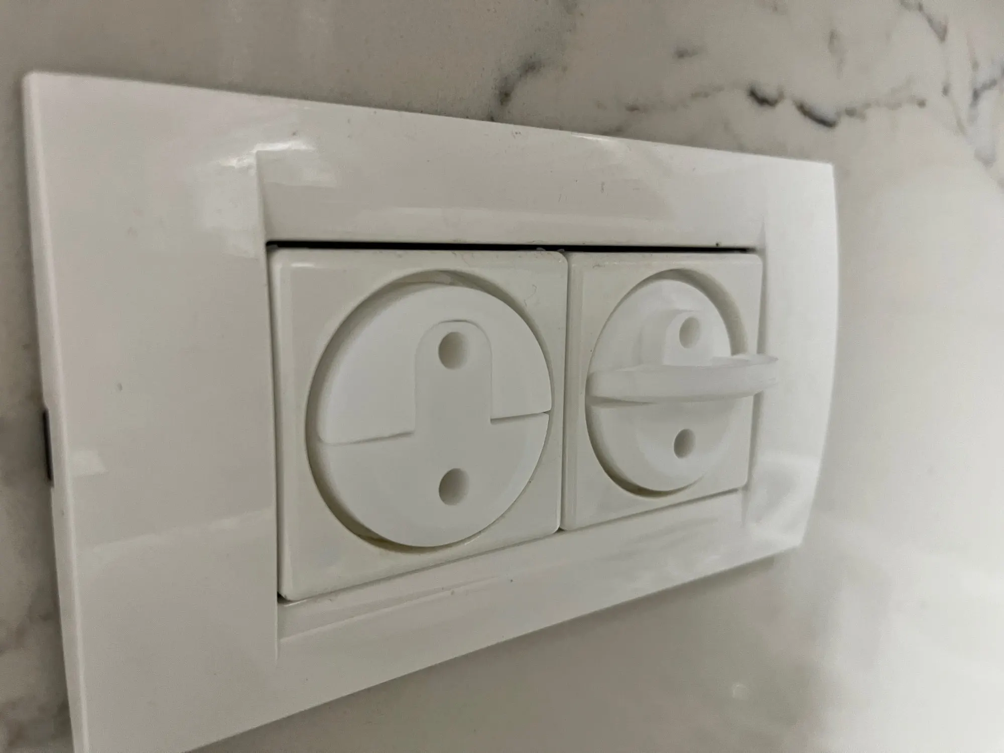 10pcs Anti-Shock Socket Covers - European Regulations Safety Covers for Power Outlets photo review