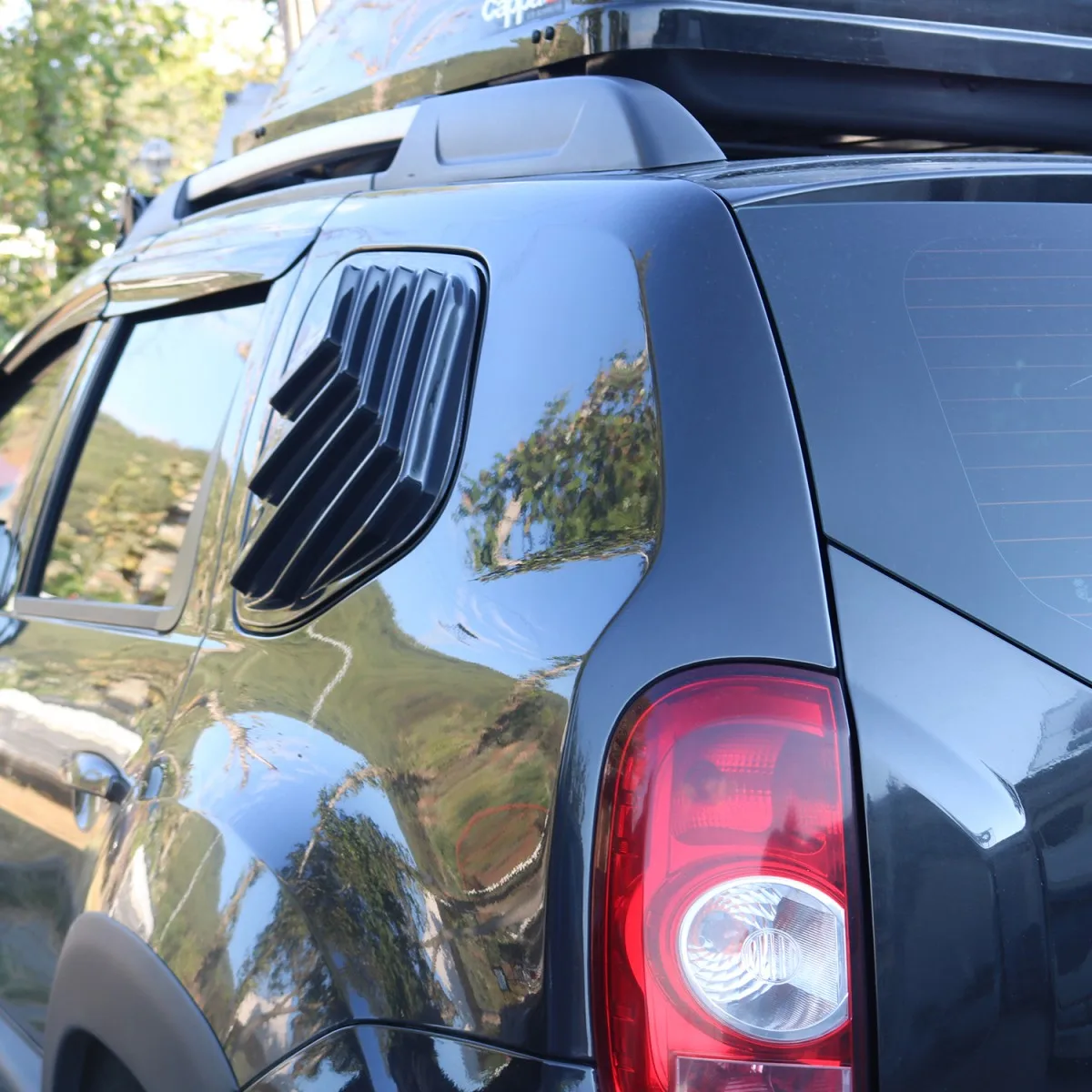 Renault Duster Dacia Duster Renault Seite Belüftung Fenster Protector 2 PCs  Glänzend Schwarz ABS Außen Zubehör Änderung - AliExpress