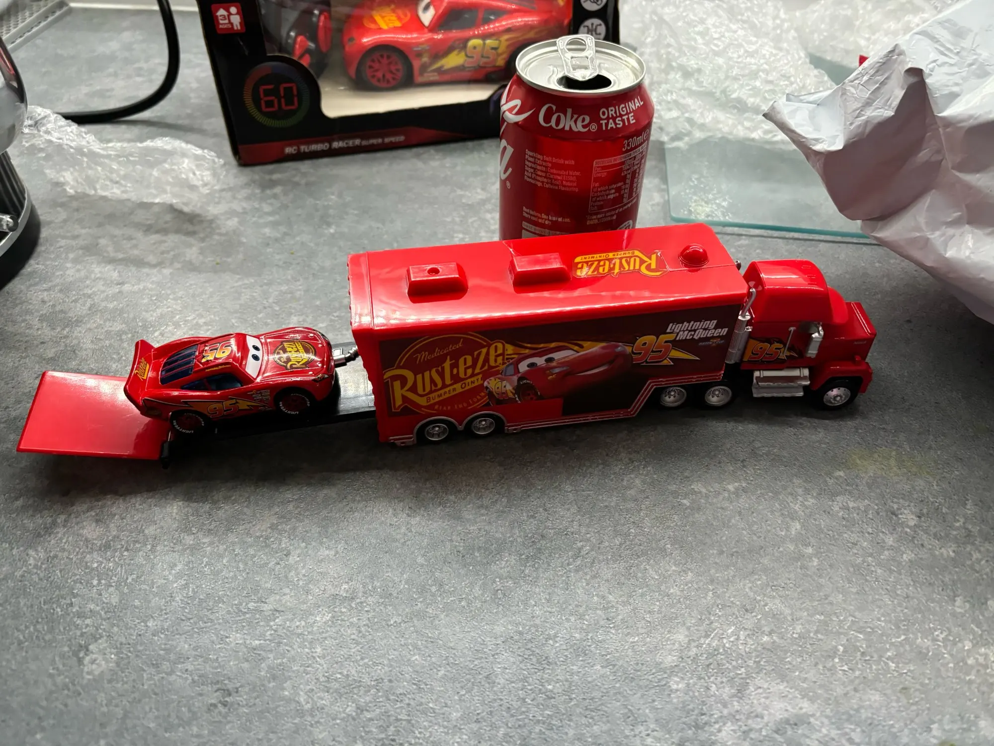 Caminhão Mack e Relâmpago McQueen - Disney Cars photo review